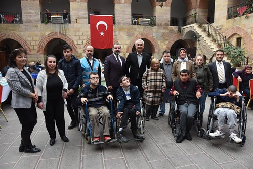Vali Çakır Engelli Vatandaşlarla Kahvaltıda Bir Araya Geldi