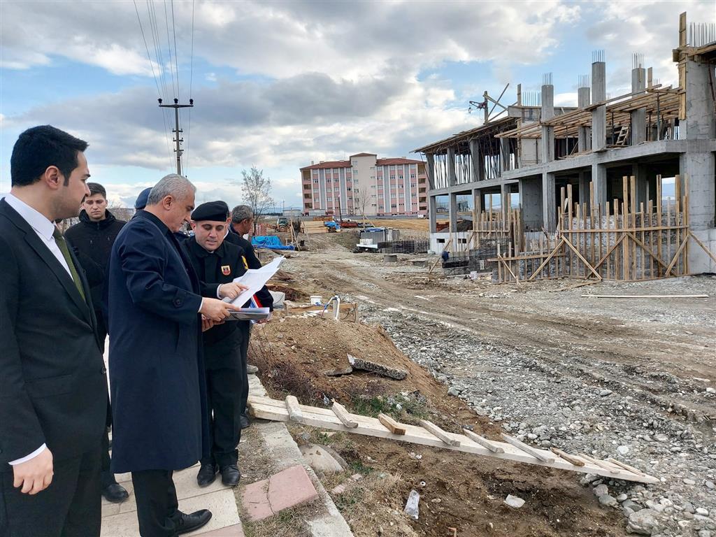 Vali Çakır, İlçe Ziyaretleri Kapsamında Taşköprü İlçemizde İncelemelerde Bulundu