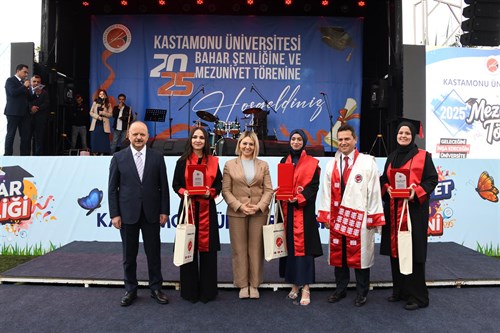 Kastamonu Üniversitesinde 2024-2025 Akademik Yılı Mezuniyet Töreni